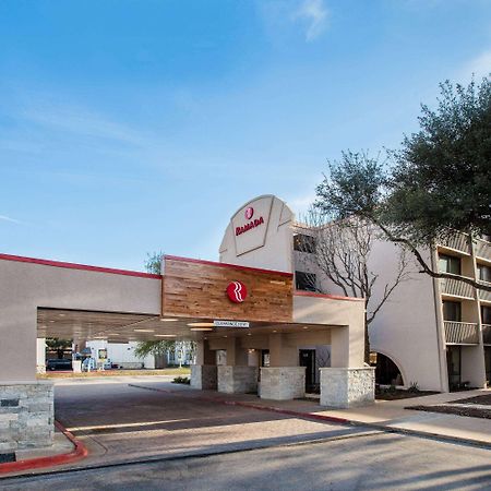 Hotel Ramada By Wyndham Austin South Exterior foto