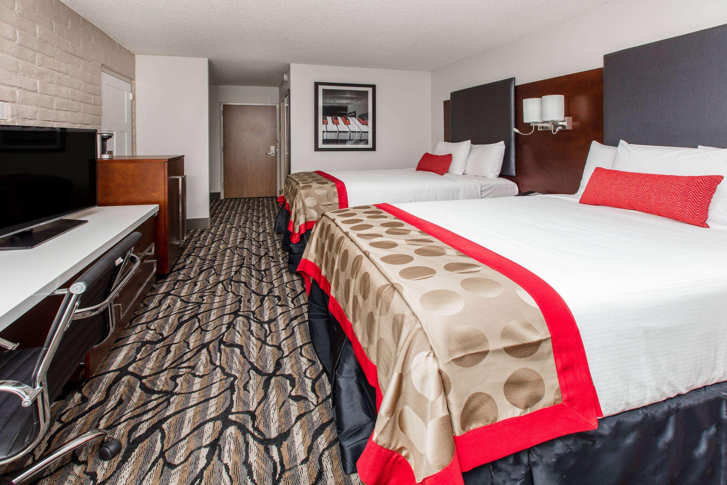 Hotel Ramada By Wyndham Austin South Exterior foto