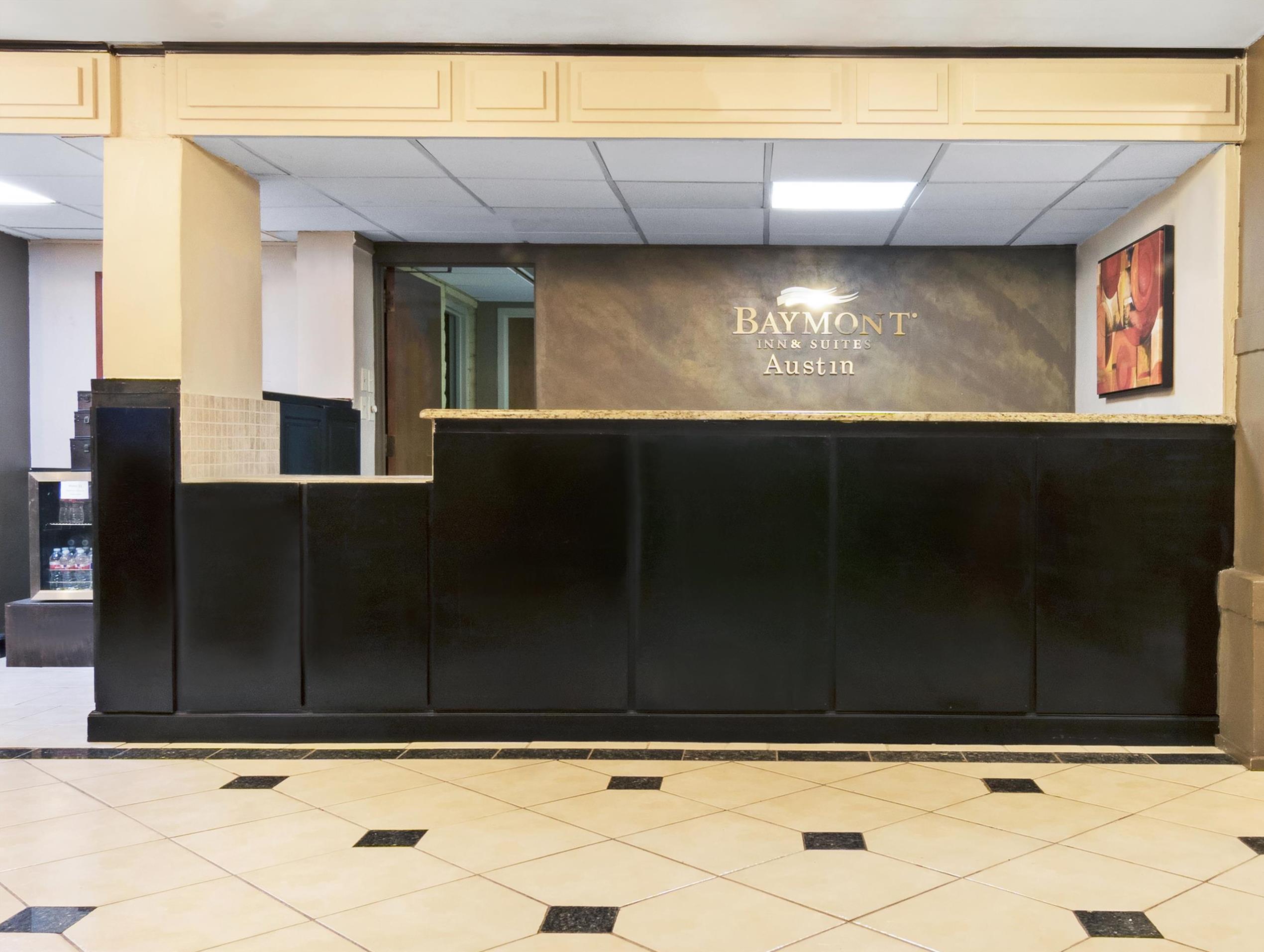 Hotel Ramada By Wyndham Austin South Exterior foto