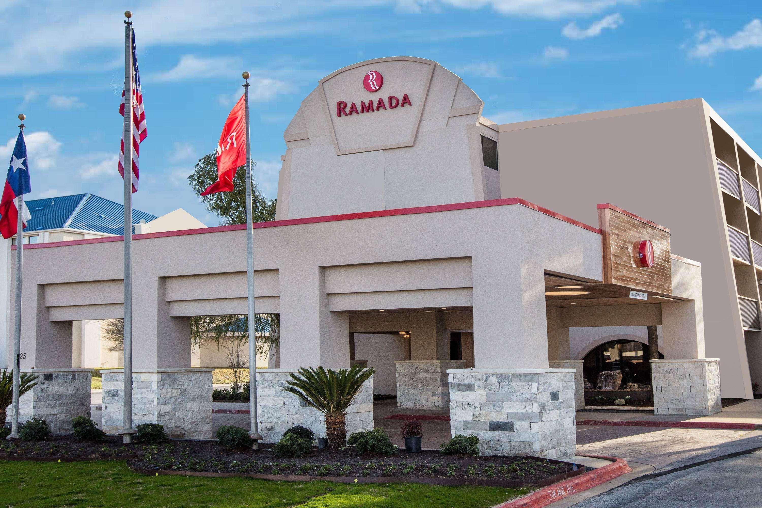 Hotel Ramada By Wyndham Austin South Exterior foto