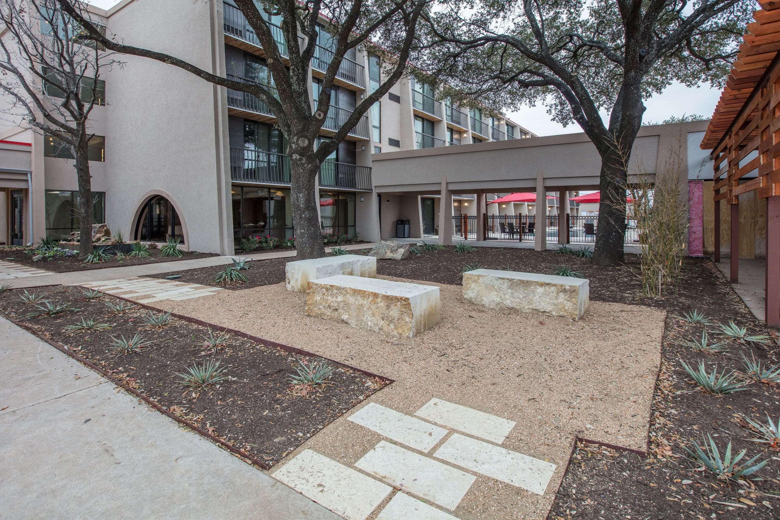 Hotel Ramada By Wyndham Austin South Exterior foto