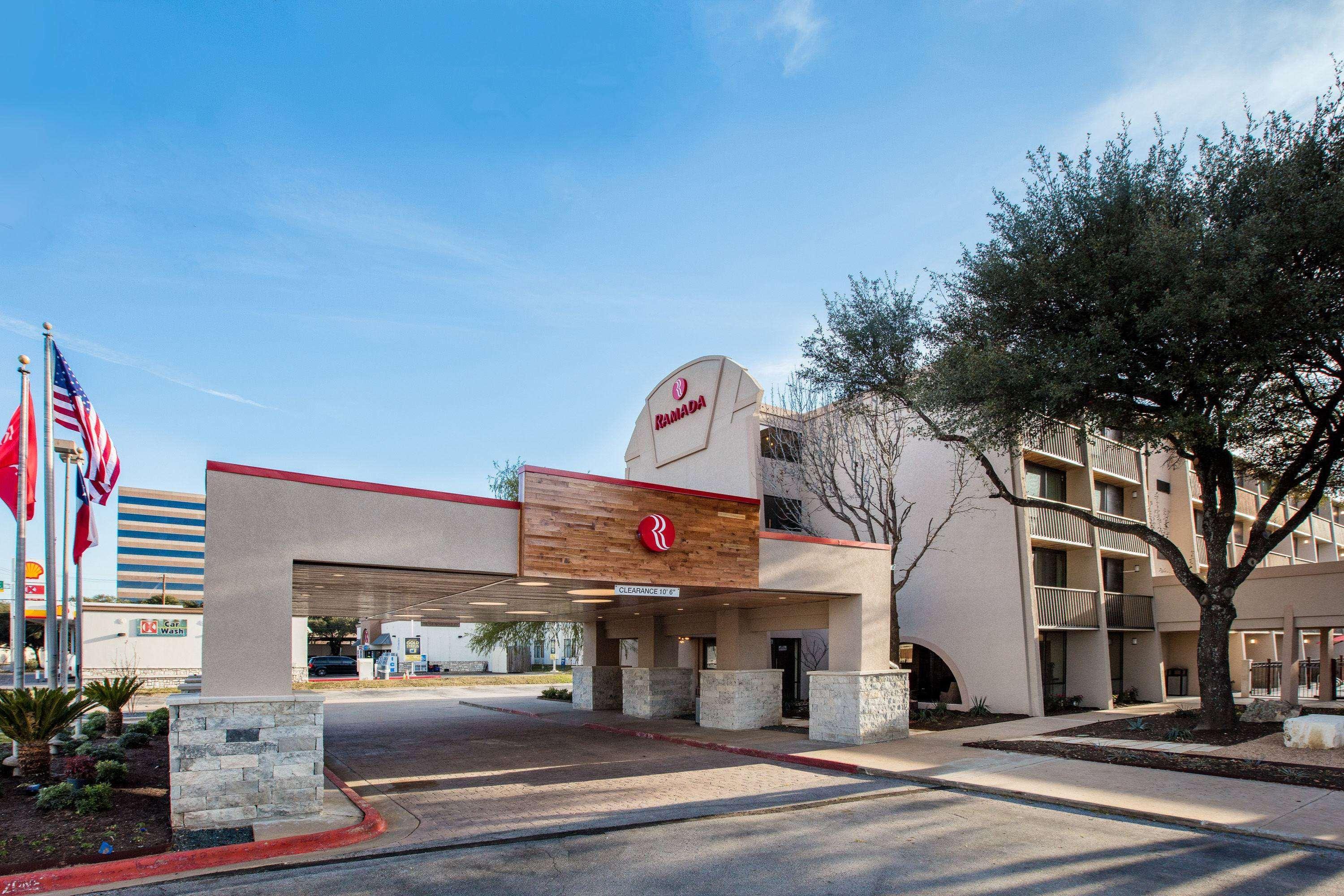 Hotel Ramada By Wyndham Austin South Exterior foto