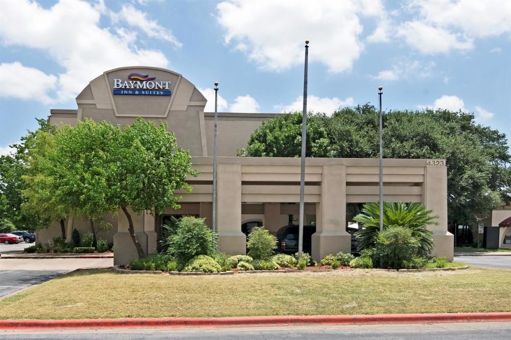 Hotel Ramada By Wyndham Austin South Exterior foto