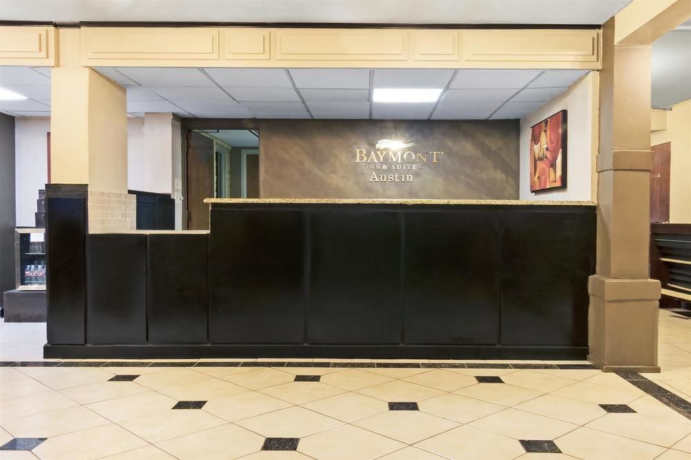 Hotel Ramada By Wyndham Austin South Exterior foto