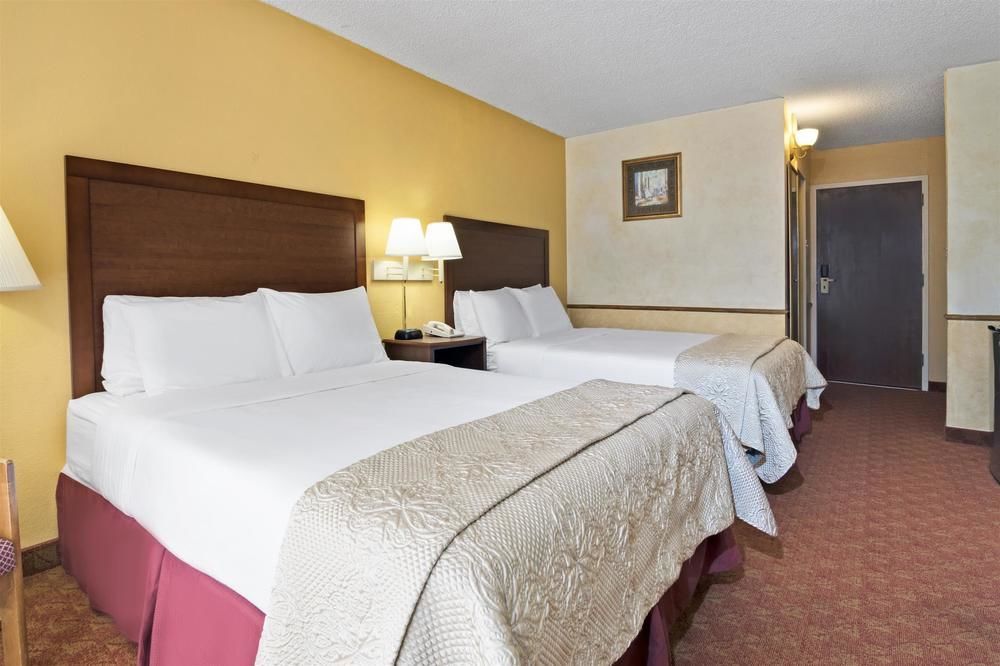 Hotel Ramada By Wyndham Austin South Exterior foto