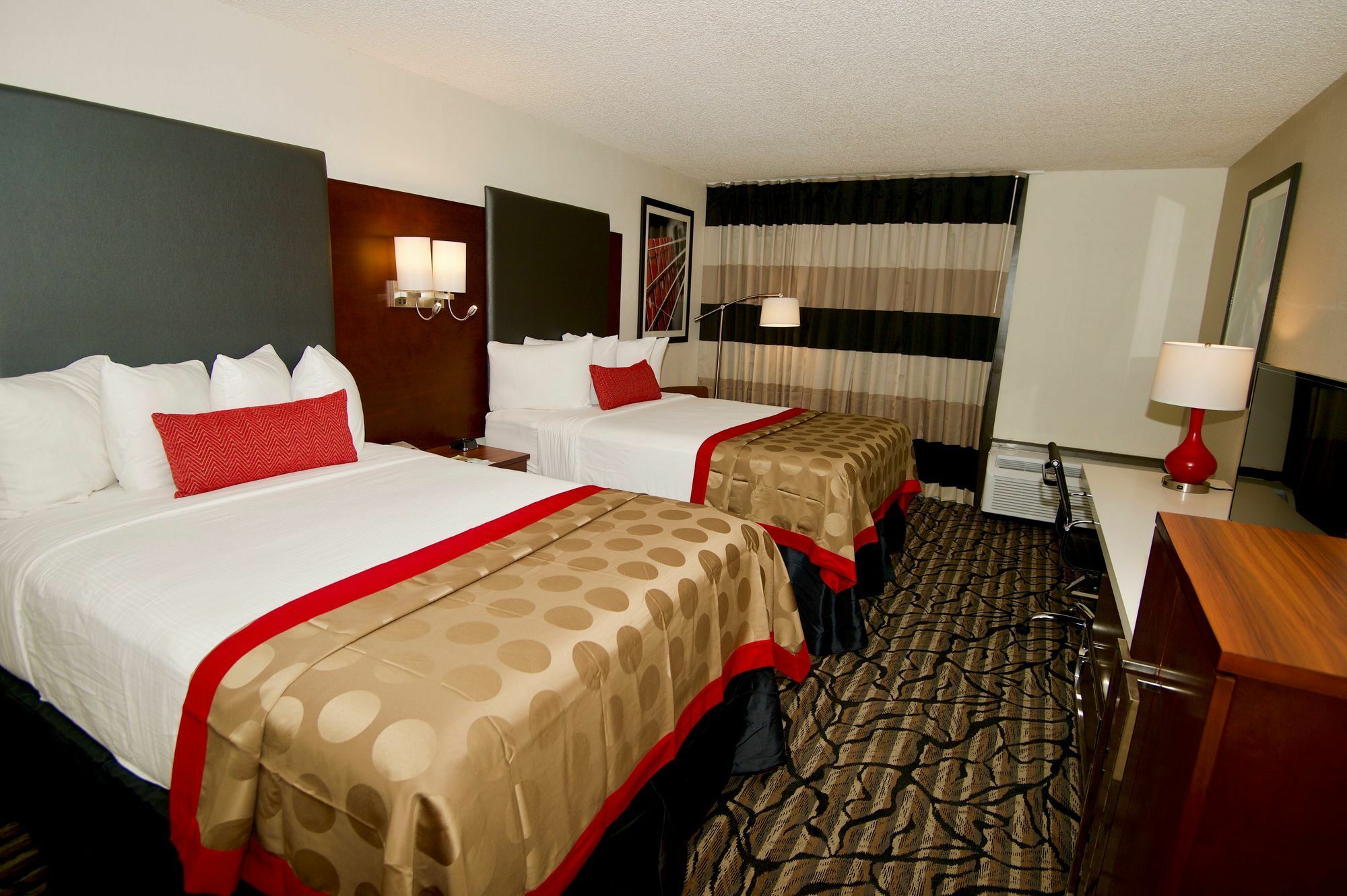 Hotel Ramada By Wyndham Austin South Exterior foto