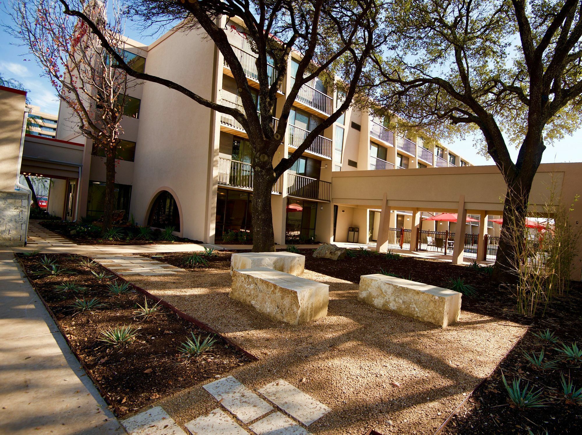 Hotel Ramada By Wyndham Austin South Exterior foto