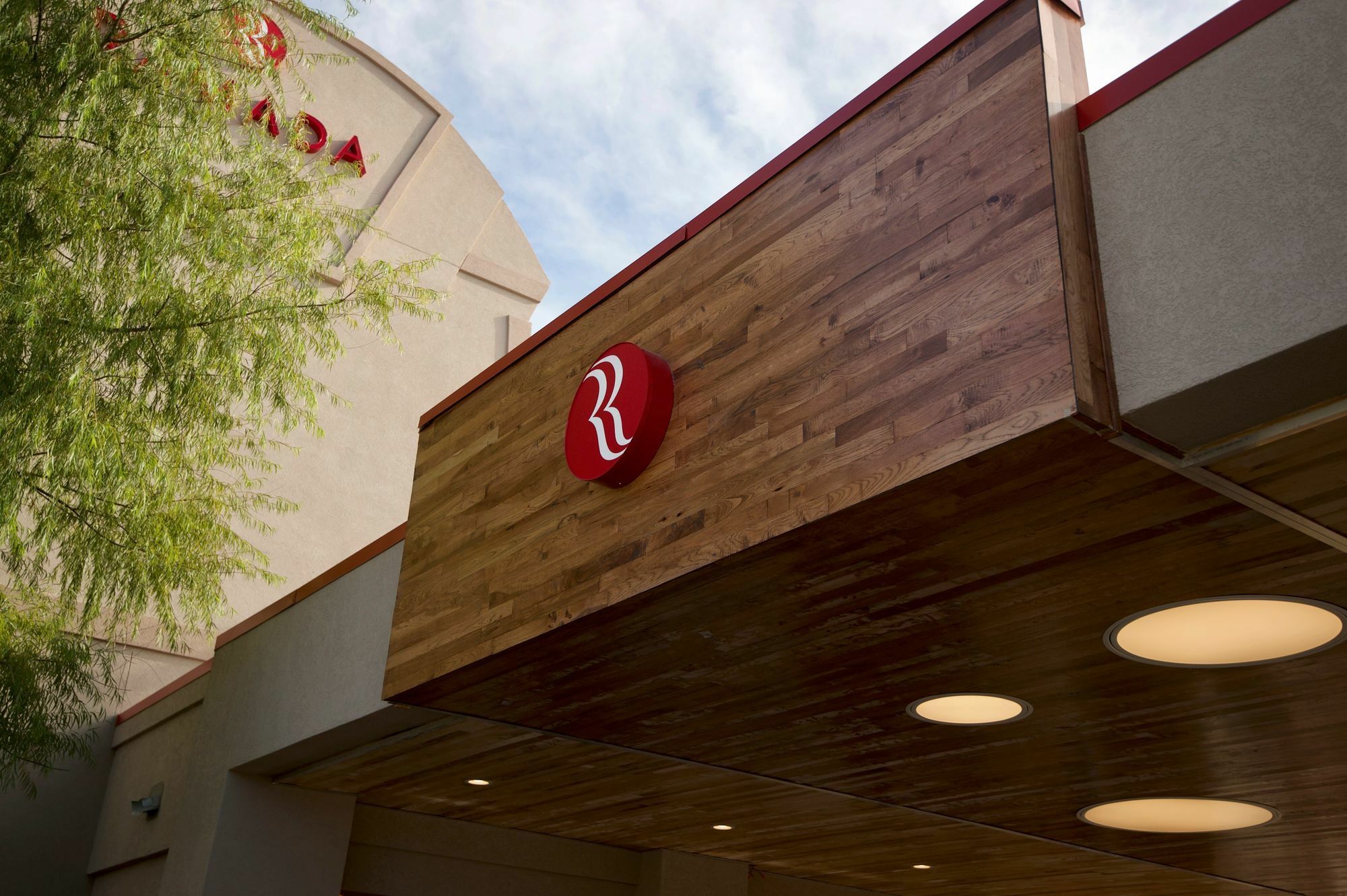 Hotel Ramada By Wyndham Austin South Exterior foto