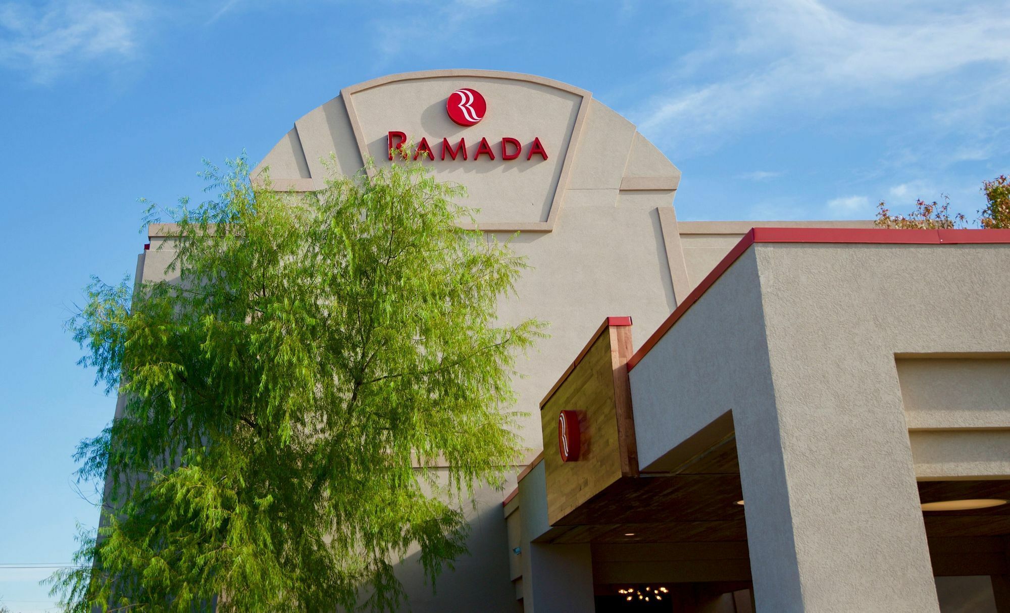 Hotel Ramada By Wyndham Austin South Exterior foto